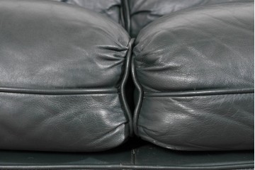 中古　展示品　超美品　ホワイトハウス御用達　アメリカ高級家具　ハンコックアンドムーア(Hancock&Moore)　クラシカルな3人掛けレザーソファ　定価約120万円相当　(R-085368)