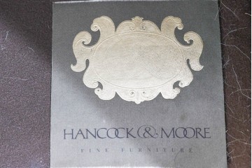 中古　展示品　超美品　ホワイトハウス御用達　アメリカ高級家具　ハンコックアンドムーア(Hancock&Moore)　クラシカルな3人掛けレザーソファ　定価約120万円相当　(R-085368)