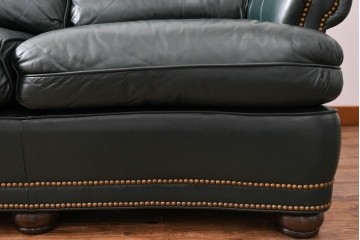 中古　展示品　超美品　ホワイトハウス御用達　アメリカ高級家具　ハンコックアンドムーア(Hancock&Moore)　クラシカルな3人掛けレザーソファ　定価約120万円　(R-085368)