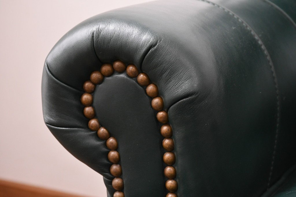 中古　展示品　超美品　ホワイトハウス御用達　アメリカ高級家具　ハンコックアンドムーア(Hancock&Moore)　クラシカルな3人掛けレザーソファ　定価約120万円　(R-085368)