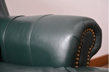 中古　展示品　超美品　ホワイトハウス御用達　アメリカ高級家具　ハンコックアンドムーア(Hancock&Moore)　クラシカルな3人掛けレザーソファ　定価約120万円　(R-085368)