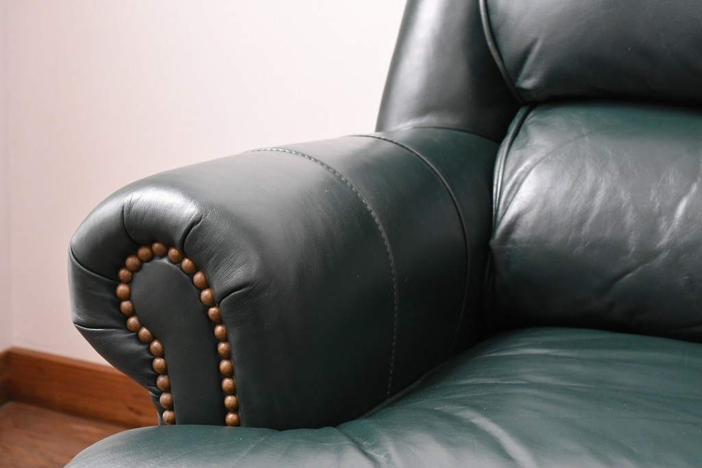 中古　展示品　超美品　ホワイトハウス御用達　アメリカ高級家具　ハンコックアンドムーア(Hancock&Moore)　クラシカルな3人掛けレザーソファ　定価約120万円　(R-085368)