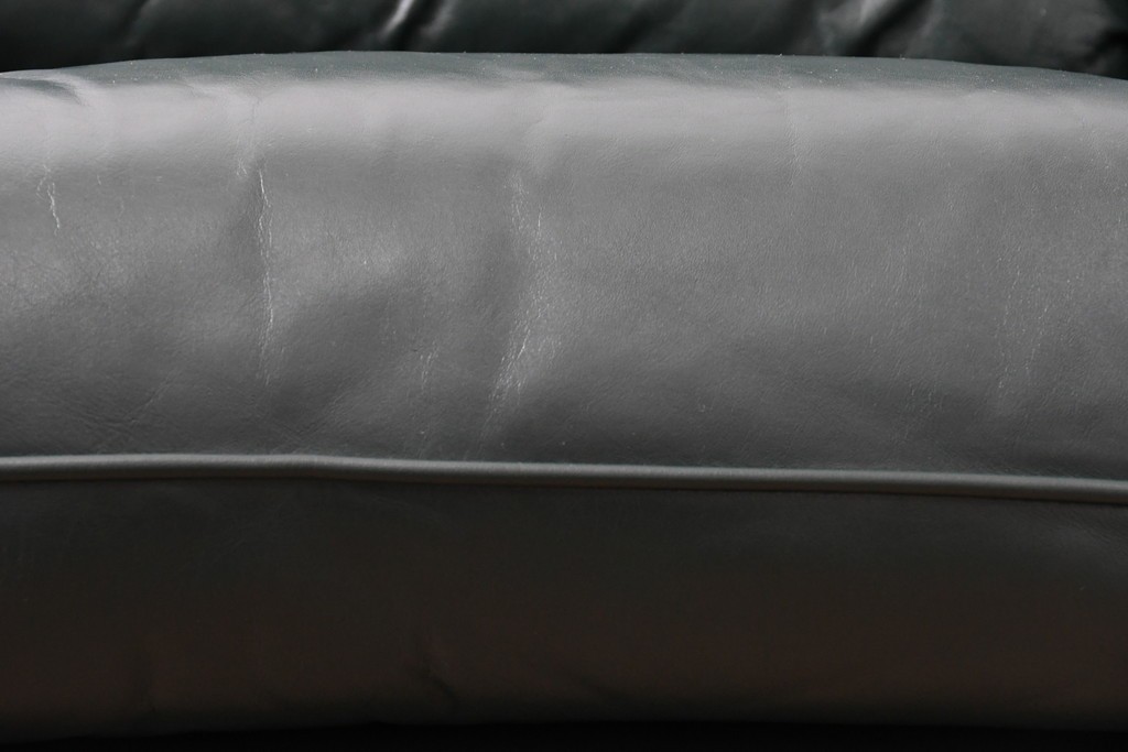 中古　展示品　超美品　ホワイトハウス御用達　アメリカ高級家具　ハンコックアンドムーア(Hancock&Moore)　クラシカルな3人掛けレザーソファ　定価約120万円　(R-085368)