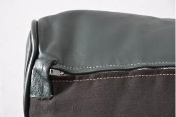 中古　展示品　超美品　ホワイトハウス御用達　アメリカ高級家具　ハンコックアンドムーア(Hancock&Moore)　クラシカルな3人掛けレザーソファ　定価約120万円　(R-085368)