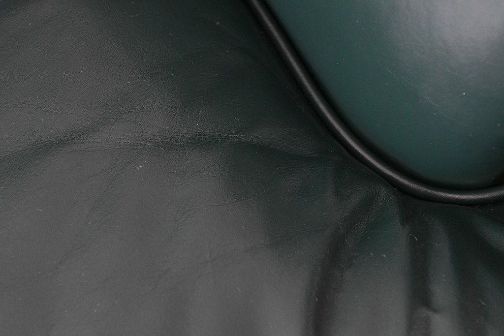 中古　展示品　超美品　ホワイトハウス御用達　アメリカ高級家具　ハンコックアンドムーア(Hancock&Moore)　クラシカルな3人掛けレザーソファ　定価約120万円　(R-085368)