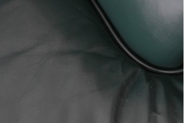 中古　展示品　超美品　ホワイトハウス御用達　アメリカ高級家具　ハンコックアンドムーア(Hancock&Moore)　クラシカルな3人掛けレザーソファ　定価約120万円　(R-085368)