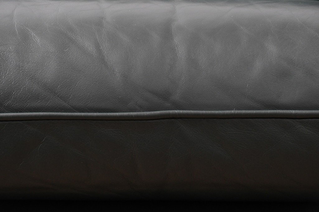 中古　展示品　超美品　ホワイトハウス御用達　アメリカ高級家具　ハンコックアンドムーア(Hancock&Moore)　クラシカルな3人掛けレザーソファ　定価約120万円　(R-085368)