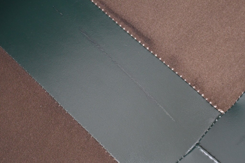 中古　展示品　超美品　ホワイトハウス御用達　アメリカ高級家具　ハンコックアンドムーア(Hancock&Moore)　クラシカルな3人掛けレザーソファ　定価約120万円　(R-085368)