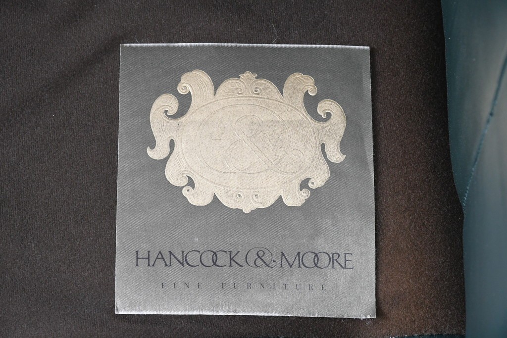 中古　展示品　超美品　ホワイトハウス御用達　アメリカ高級家具　ハンコックアンドムーア(Hancock&Moore)　クラシカルな3人掛けレザーソファ　定価約120万円　(R-085368)
