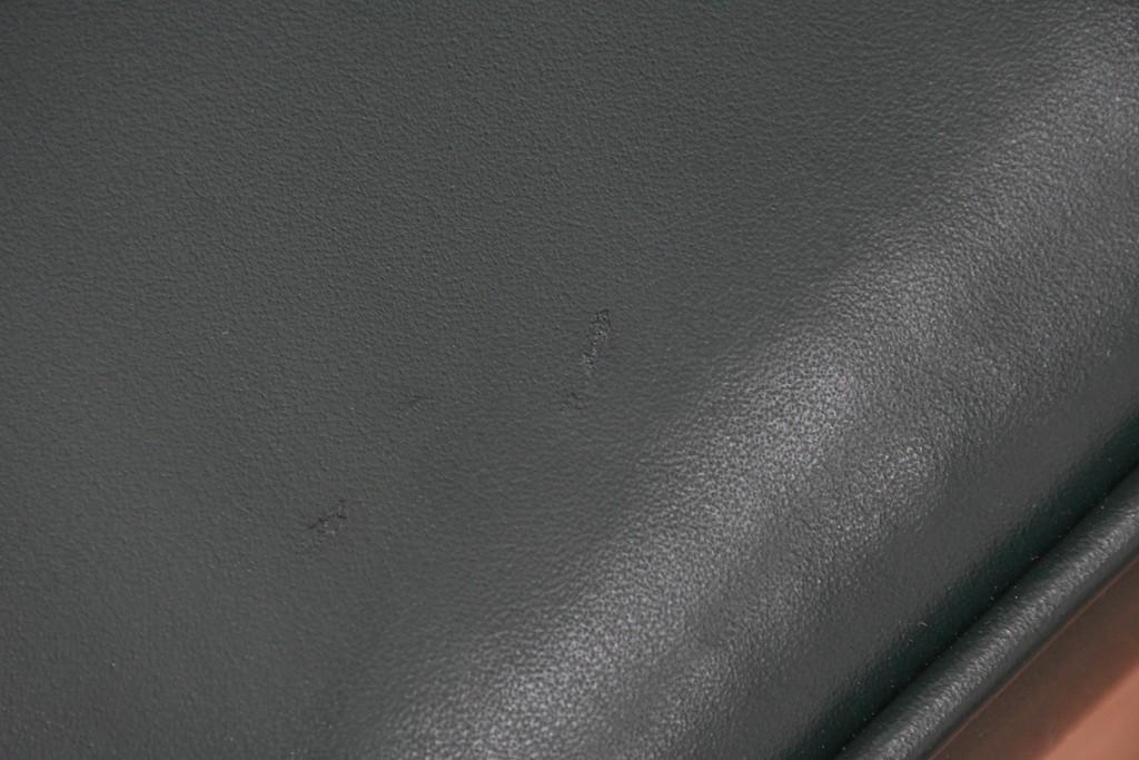 中古　展示品　超美品　ホワイトハウス御用達　アメリカ高級家具　ハンコックアンドムーア(Hancock&Moore)　クラシカルな3人掛けレザーソファ　定価約120万円　(R-085368)