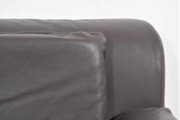 中古　ノル(Knoll)　オット・ザフデザイン　ヘリコレクション　本革(レザー)　1人掛けソファ2脚　セット定価約80万円相当　(R-085369)