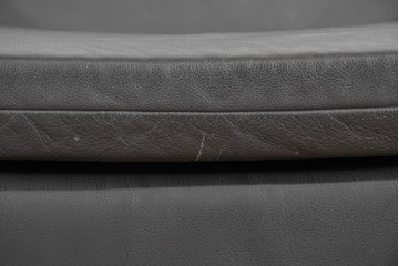 中古　ノル(Knoll)　オット・ザフデザイン　ヘリコレクション　本革(レザー)　1人掛けソファ2脚　セット定価約80万円相当　(R-085369)