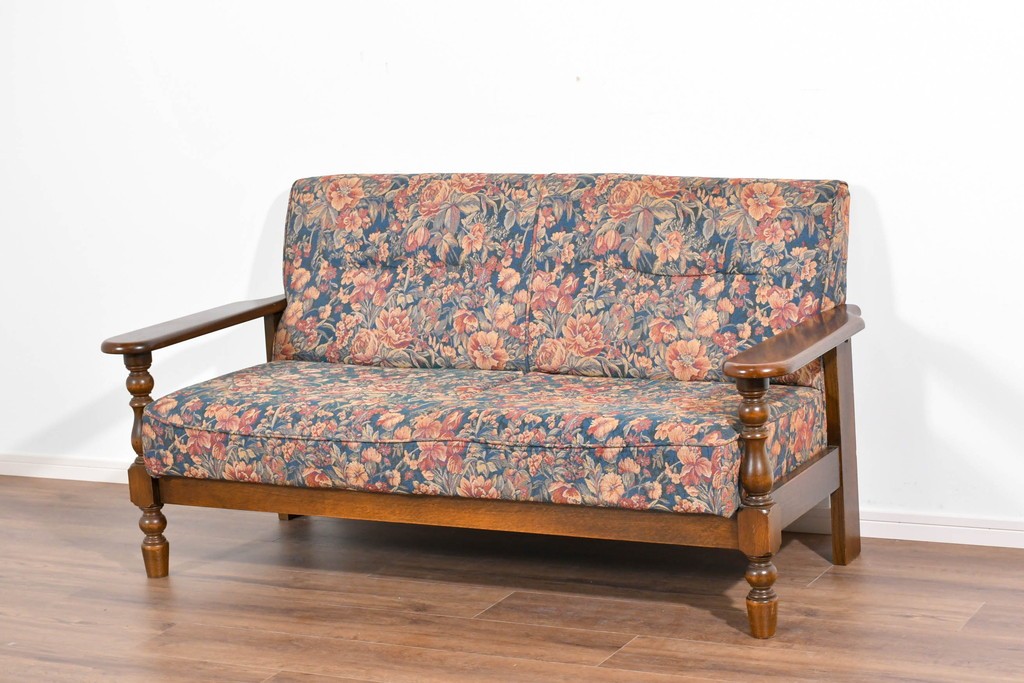 中古　美品　三越家具(現カントリーハウス)　Brugge(ブルージュ)　クラシカルな花柄張地が目を引く2人掛けソファ　定価約35万円　(R-085370)