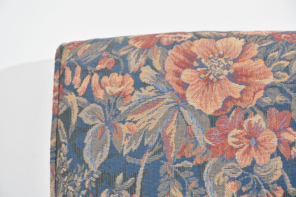 中古　美品　三越家具(現カントリーハウス)　Brugge(ブルージュ)　クラシカルな花柄張地が目を引く2人掛けソファ　定価約35万円　(R-085370)