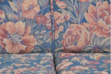 中古　美品　三越家具(現カントリーハウス)　Brugge(ブルージュ)　クラシカルな花柄張地が目を引く2人掛けソファ　定価約35万円　(R-085370)