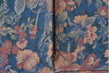 中古　美品　三越家具(現カントリーハウス)　Brugge(ブルージュ)　クラシカルな花柄張地が目を引く2人掛けソファ　定価約35万円　(R-085370)