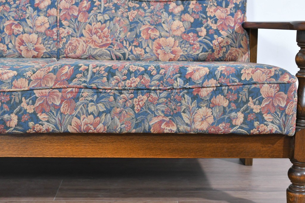 中古　美品　三越家具(現カントリーハウス)　Brugge(ブルージュ)　クラシカルな花柄張地が目を引く2人掛けソファ　定価約35万円　(R-085370)