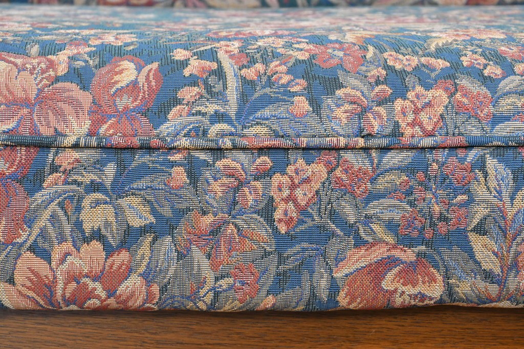 中古　美品　三越家具(現カントリーハウス)　Brugge(ブルージュ)　クラシカルな花柄張地が目を引く2人掛けソファ　定価約35万円　(R-085370)