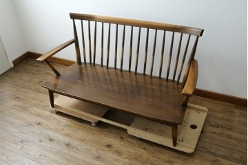 中古　美品　希少なナガノインテリア　タモ材　すっきりとしたスポーク背のウィンザーベンチ　(R-085371)