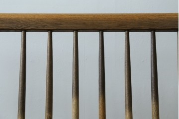 中古　美品　希少なナガノインテリア　タモ材　すっきりとしたスポーク背のウィンザーベンチ　(R-085371)