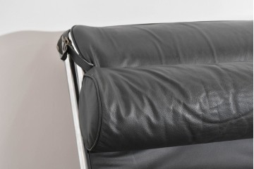 ヴィンテージ　美品　リプロダクト品　Le Corbusier(ル・コルビュジエ)デザイン　LC4　本革　スタイリッシュなデザインのシェーズロング　(R-085373)