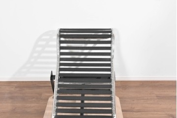 ヴィンテージ　美品　リプロダクト品　Le Corbusier(ル・コルビュジエ)デザイン　LC4　本革　スタイリッシュなデザインのシェーズロング　(R-085373)