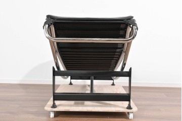 ヴィンテージ　美品　リプロダクト品　Le Corbusier(ル・コルビュジエ)デザイン　LC4　本革　スタイリッシュなデザインのシェーズロング　(R-085373)