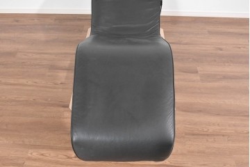 ヴィンテージ　美品　リプロダクト品　Le Corbusier(ル・コルビュジエ)デザイン　LC4　本革　スタイリッシュなデザインのシェーズロング　(R-085373)