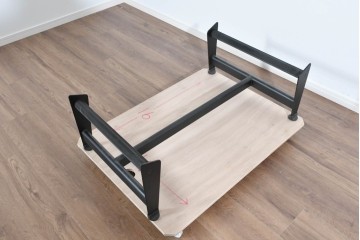 ヴィンテージ　美品　リプロダクト品　Le Corbusier(ル・コルビュジエ)デザイン　LC4　本革　スタイリッシュなデザインのシェーズロング　(R-085373)