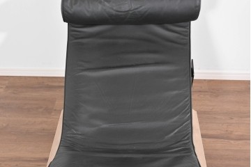 ヴィンテージ　美品　リプロダクト品　Le Corbusier(ル・コルビュジエ)デザイン　LC4　本革　スタイリッシュなデザインのシェーズロング　(R-085373)