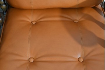 中古　超美品　使用感ほぼなし　飛騨産業　キツツキ　PROVINCIAL(プロヴィンシャル)シリーズ　1人掛けレザーソファ2脚　セット定価約100万円相当　(R-085375)