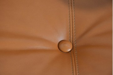 中古　超美品　使用感ほぼなし　飛騨産業　キツツキ　PROVINCIAL(プロヴィンシャル)シリーズ　1人掛けレザーソファ2脚　セット定価約100万円相当　(R-085375)