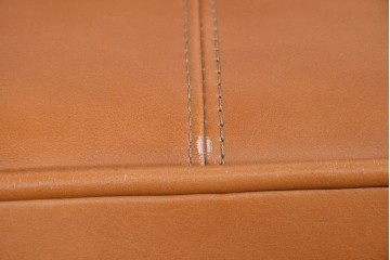 中古　超美品　使用感ほぼなし　飛騨産業　キツツキ　PROVINCIAL(プロヴィンシャル)シリーズ　1人掛けレザーソファ2脚　セット定価約100万円相当　(R-085375)