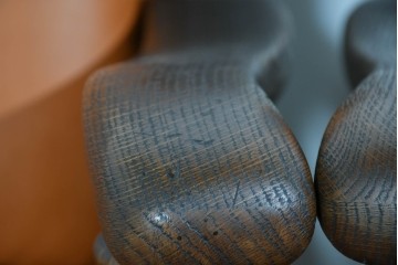 中古　超美品　使用感ほぼなし　飛騨産業　キツツキ　PROVINCIAL(プロヴィンシャル)シリーズ　1人掛けレザーソファ2脚　セット定価約100万円相当　(R-085375)