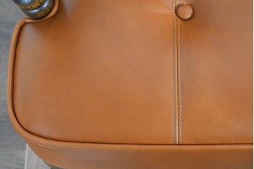 中古　超美品　使用感ほぼなし　飛騨産業　キツツキ　PROVINCIAL(プロヴィンシャル)シリーズ　3人掛けレザーソファ 　定価約90万円相当　(R-085376)