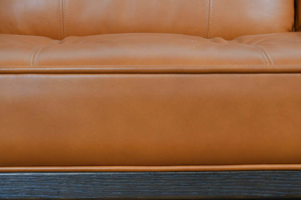 中古　超美品　使用感ほぼなし　飛騨産業　キツツキ　PROVINCIAL(プロヴィンシャル)シリーズ　3人掛けレザーソファ 　定価約90万円相当　(R-085376)