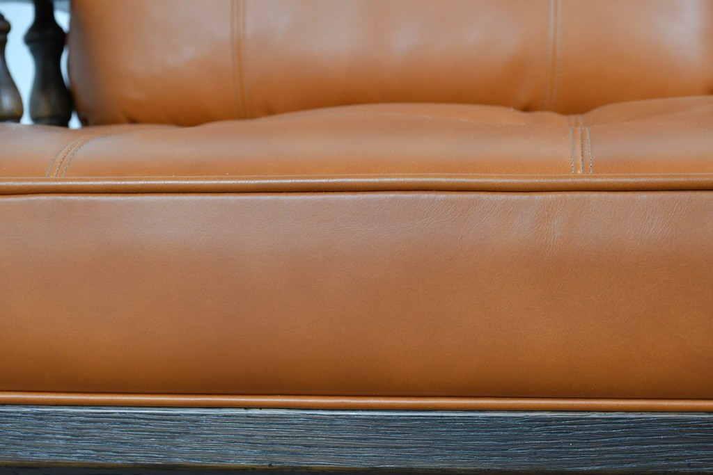 中古　超美品　使用感ほぼなし　飛騨産業　キツツキ　PROVINCIAL(プロヴィンシャル)シリーズ　3人掛けレザーソファ 　定価約90万円相当　(R-085376)