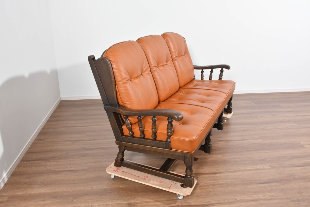 中古　超美品　使用感ほぼなし　飛騨産業　キツツキ　PROVINCIAL(プロヴィンシャル)シリーズ　3人掛けレザーソファ 　定価約90万円相当　(R-085376)