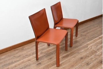 中古　Cassina(カッシーナ)　412 CAB(キャブ)　MARIO BELLINI(マリオ・ベリーニ)　端正なフォルムが魅力のアームレスチェア2脚　セット現行定価約60万円　(R-085377)
