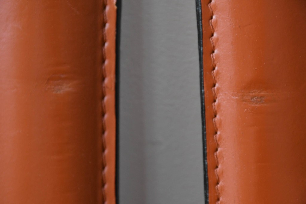 中古　Cassina(カッシーナ)　412 CAB(キャブ)　MARIO BELLINI(マリオ・ベリーニ)　端正なフォルムが魅力のアームレスチェア2脚　セット現行定価約60万円　(R-085377)