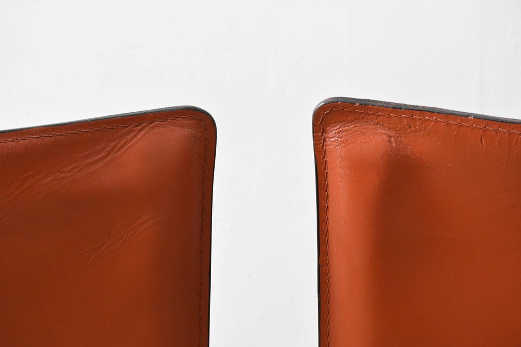 中古　Cassina(カッシーナ)　412 CAB(キャブ)　MARIO BELLINI(マリオ・ベリーニ)　端正なフォルムが魅力のアームレスチェア2脚　セット現行定価約60万円　(R-085377)