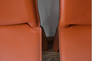 中古　Cassina(カッシーナ)　412 CAB(キャブ)　MARIO BELLINI(マリオ・ベリーニ)　端正なフォルムが魅力のアームレスチェア2脚　セット現行定価約60万円　(R-085377)