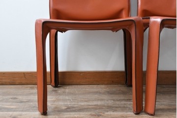 中古　Cassina(カッシーナ)　412 CAB(キャブ)　MARIO BELLINI(マリオ・ベリーニ)　端正なフォルムが魅力のアームレスチェア2脚　セット現行定価約60万円　(R-085377)