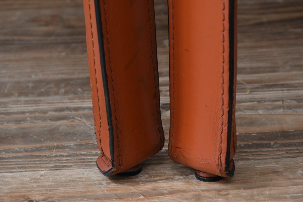 中古　Cassina(カッシーナ)　412 CAB(キャブ)　MARIO BELLINI(マリオ・ベリーニ)　端正なフォルムが魅力のアームレスチェア2脚　セット現行定価約60万円　(R-085377)