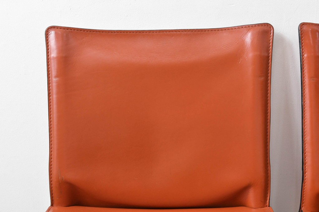 中古　Cassina(カッシーナ)　412 CAB(キャブ)　MARIO BELLINI(マリオ・ベリーニ)　端正なフォルムが魅力のアームレスチェア2脚　セット現行定価約60万円　(R-085377)