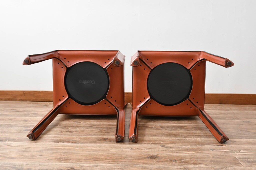 中古　Cassina(カッシーナ)　412 CAB(キャブ)　MARIO BELLINI(マリオ・ベリーニ)　端正なフォルムが魅力のアームレスチェア2脚　セット現行定価約60万円　(R-085377)