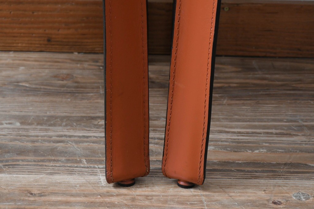 中古　Cassina(カッシーナ)　412 CAB(キャブ)　MARIO BELLINI(マリオ・ベリーニ)　端正なフォルムが魅力のアームレスチェア2脚　セット現行定価約60万円　(R-085377)