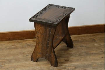 中古　美品　伝統工芸　軽井沢彫り　繊細な桜模様の彫刻が引き立つ上品なスツール　(R-085378)