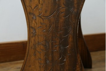 中古　美品　伝統工芸　軽井沢彫り　繊細な桜模様の彫刻が引き立つ上品なスツール　(R-085378)
