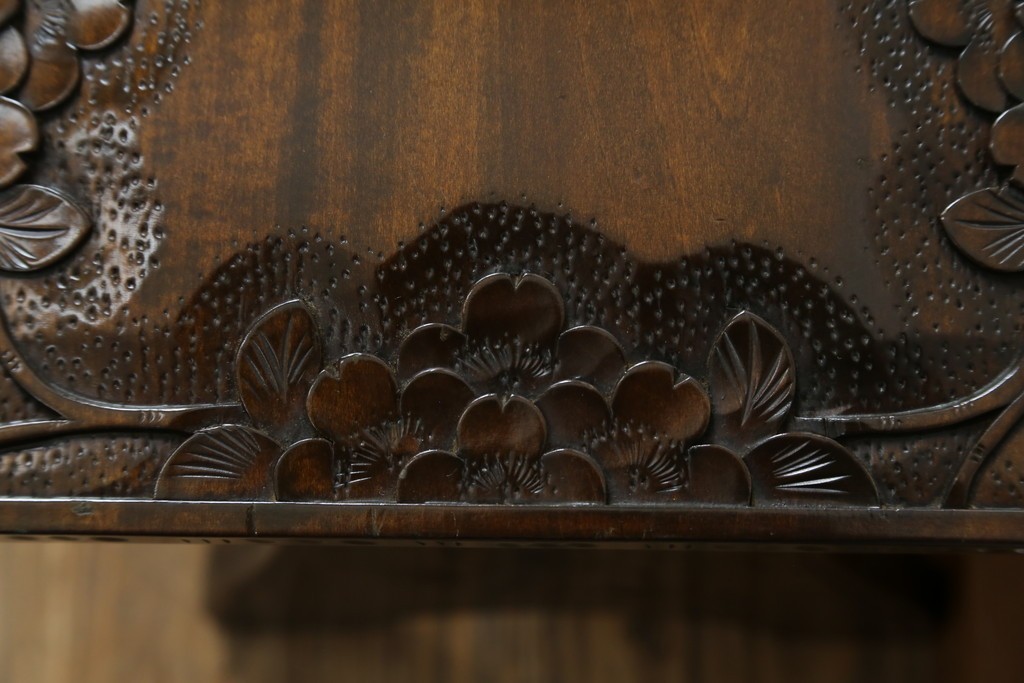 中古　美品　伝統工芸　軽井沢彫り　繊細な桜模様の彫刻が引き立つ上品なスツール　(R-085378)